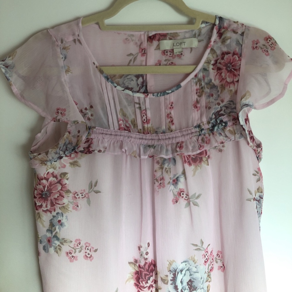 LOFT flowy flower print blouse with cap sleeves